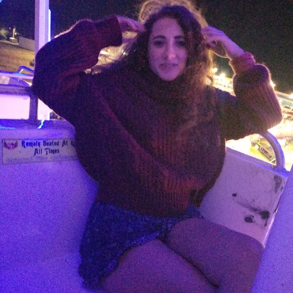 Comfy red sweater - Picture 2 of 3